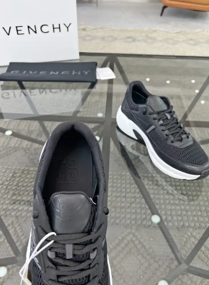 hype Givenchy Sneakers