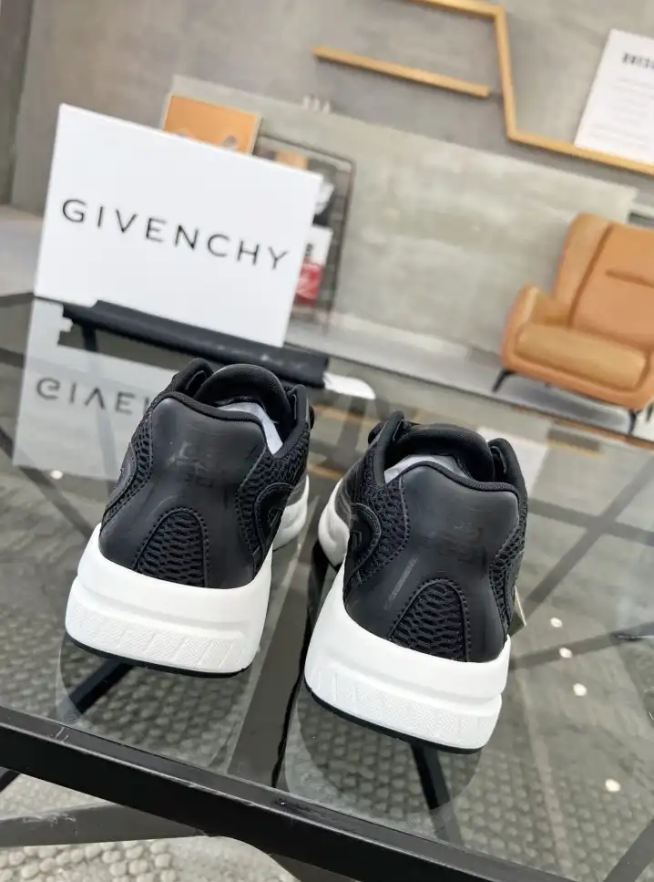 hype Givenchy Sneakers