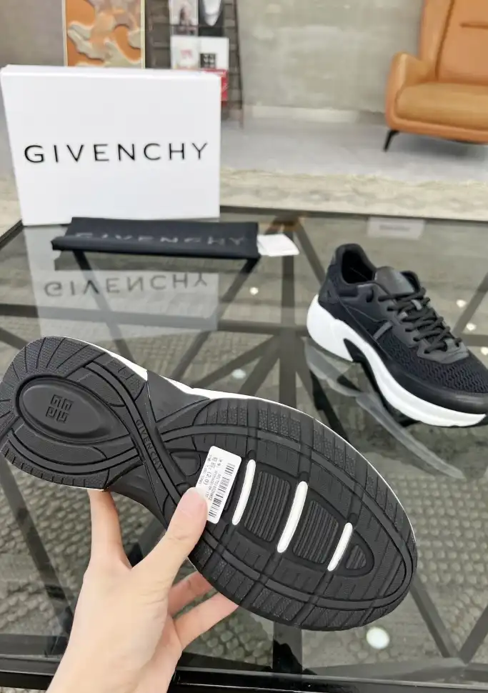 hype Givenchy Sneakers