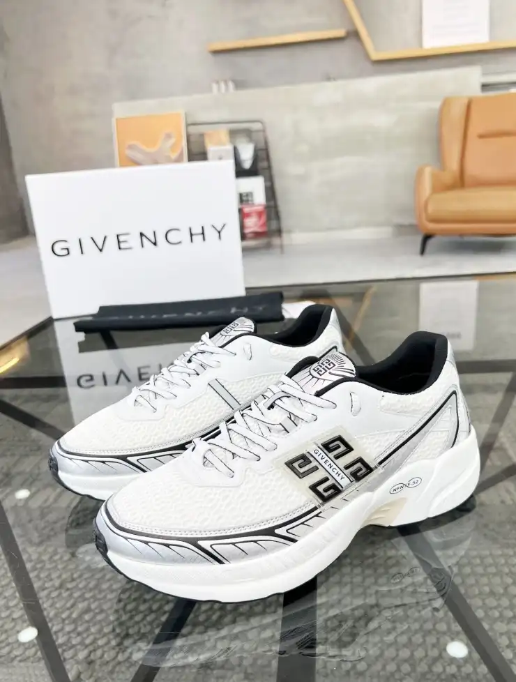 hype Givenchy Sneakers