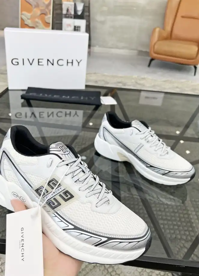 hype Givenchy Sneakers