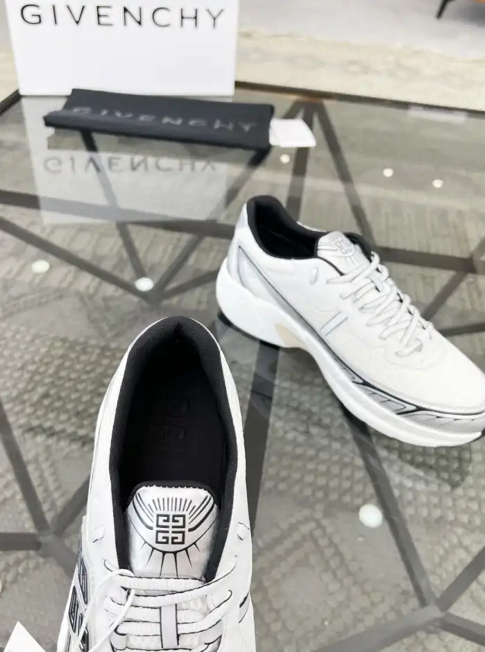 hype Givenchy Sneakers