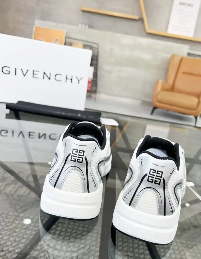 hype Givenchy Sneakers