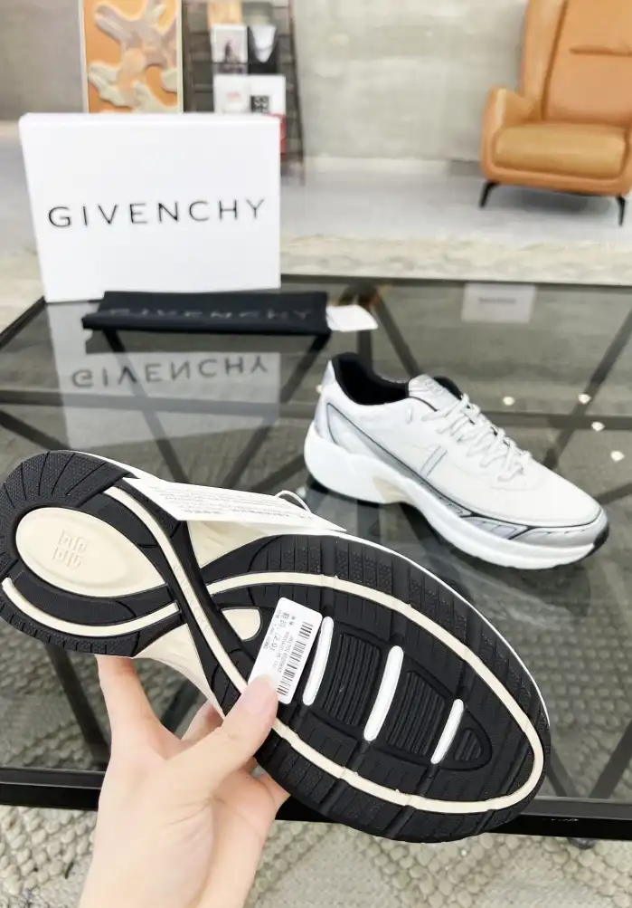 hype Givenchy Sneakers