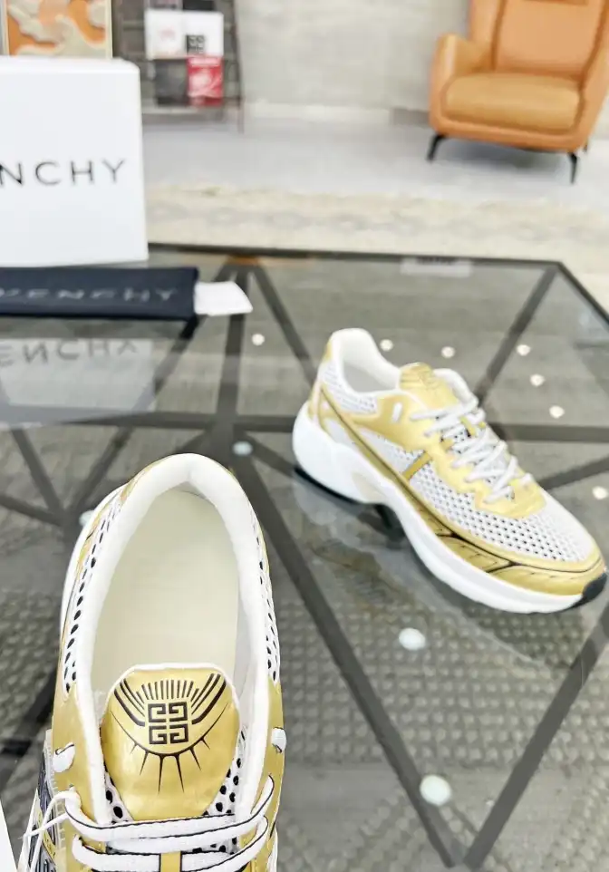 hype Givenchy Sneakers