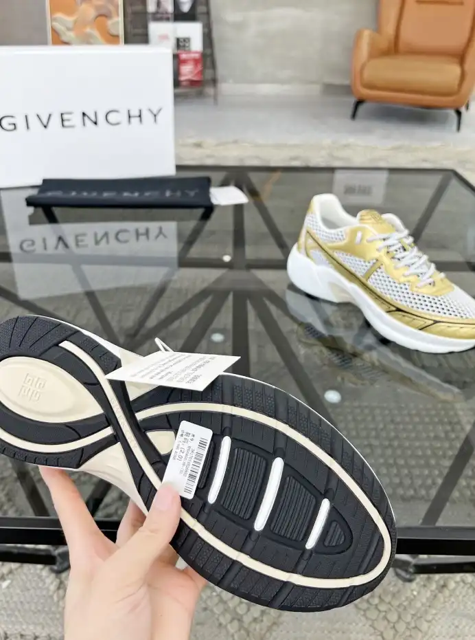 hype Givenchy Sneakers