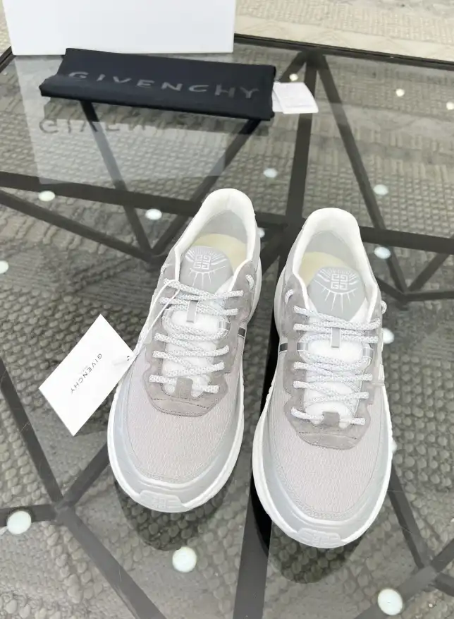 hype Givenchy Sneakers