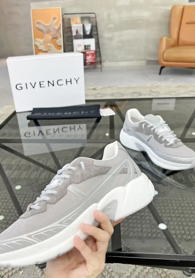 hype Givenchy Sneakers