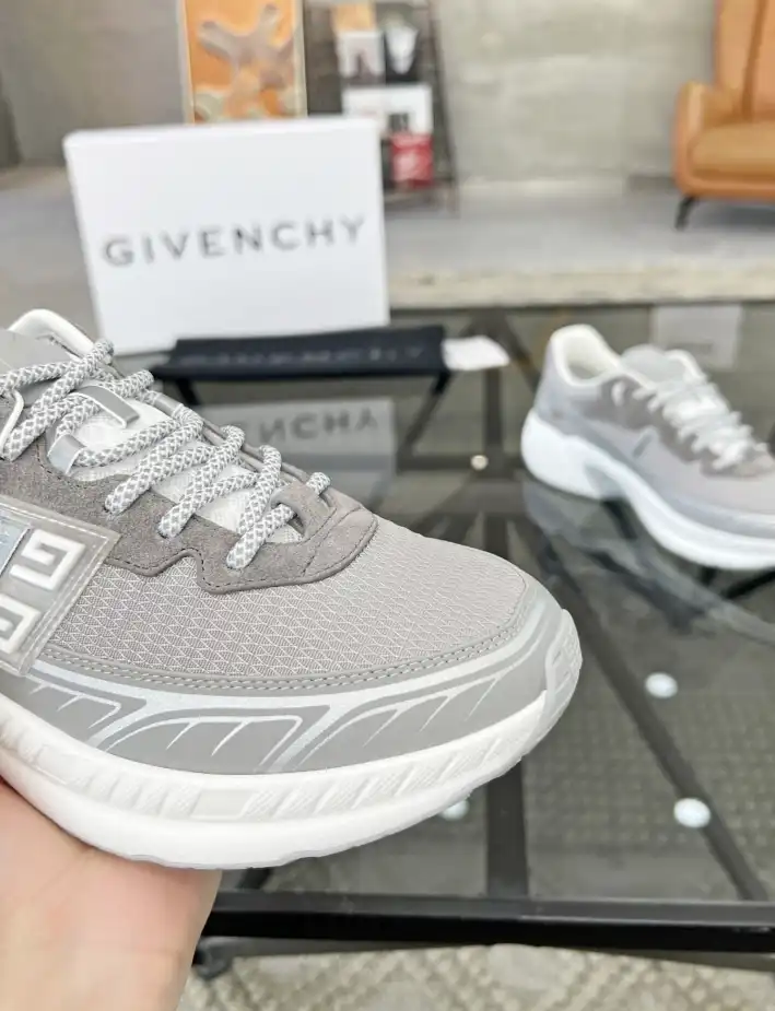 hype Givenchy Sneakers