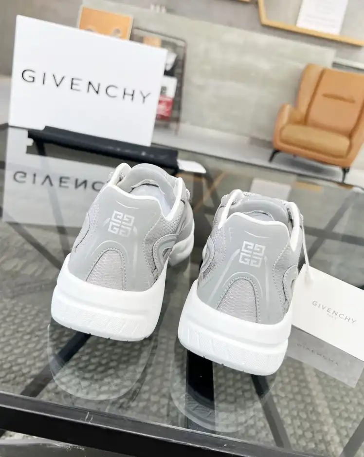 hype Givenchy Sneakers