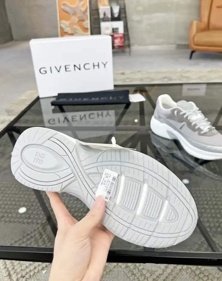 hype Givenchy Sneakers