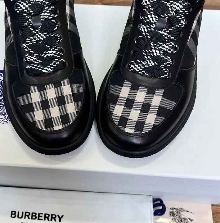 hype Burberry Sneakers