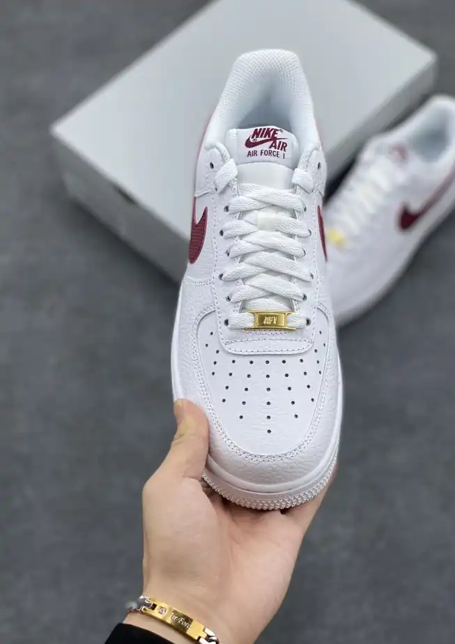 hype Nike Sneakers