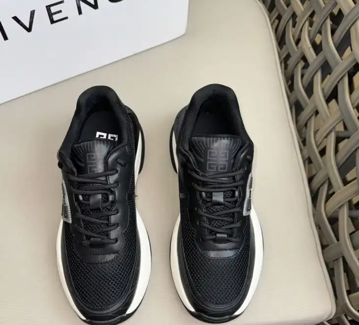 hype Givenchy Sneakers