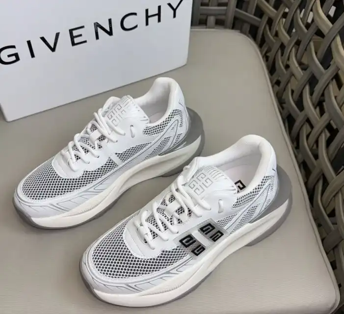 hype Givenchy Sneakers