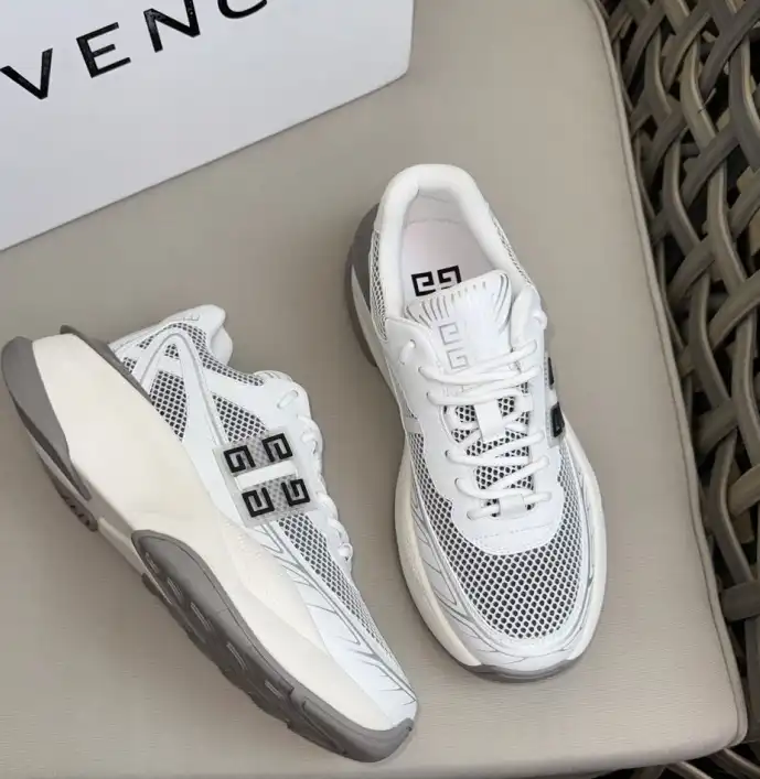 hype Givenchy Sneakers