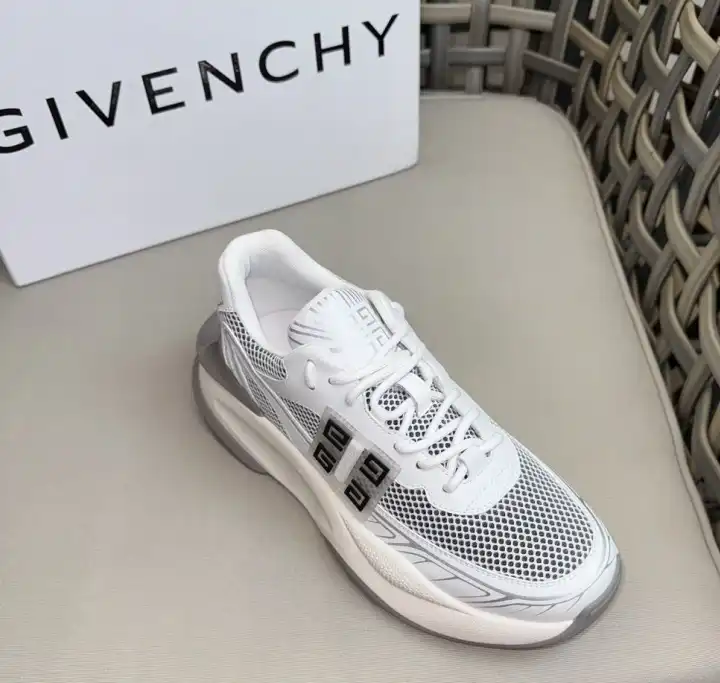 hype Givenchy Sneakers