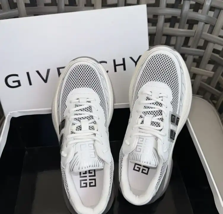 hype Givenchy Sneakers