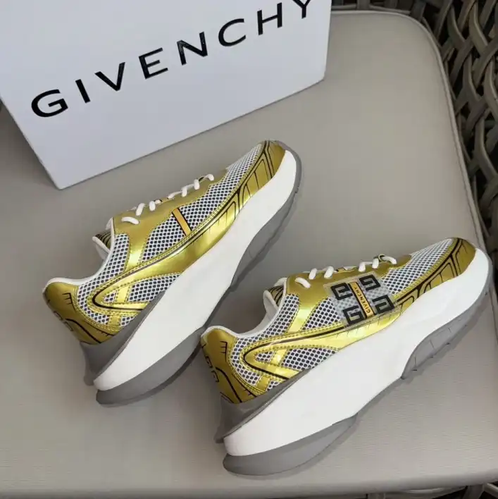 hype Givenchy Sneakers