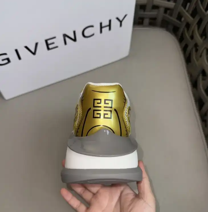 hype Givenchy Sneakers