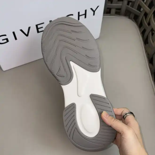 hype Givenchy Sneakers