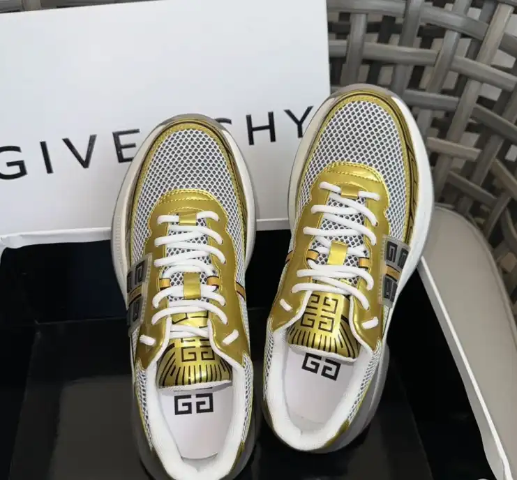 hype Givenchy Sneakers