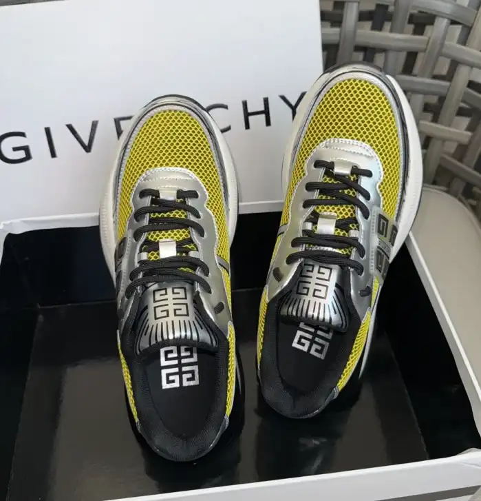 hype Givenchy Sneakers