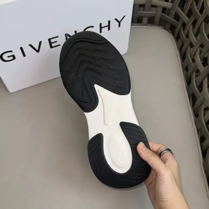 hype Givenchy Sneakers