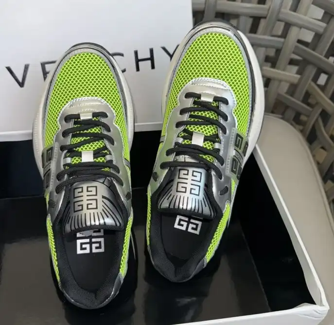 hype Givenchy Sneakers