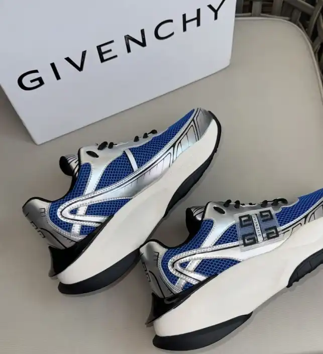 hype Givenchy Sneakers