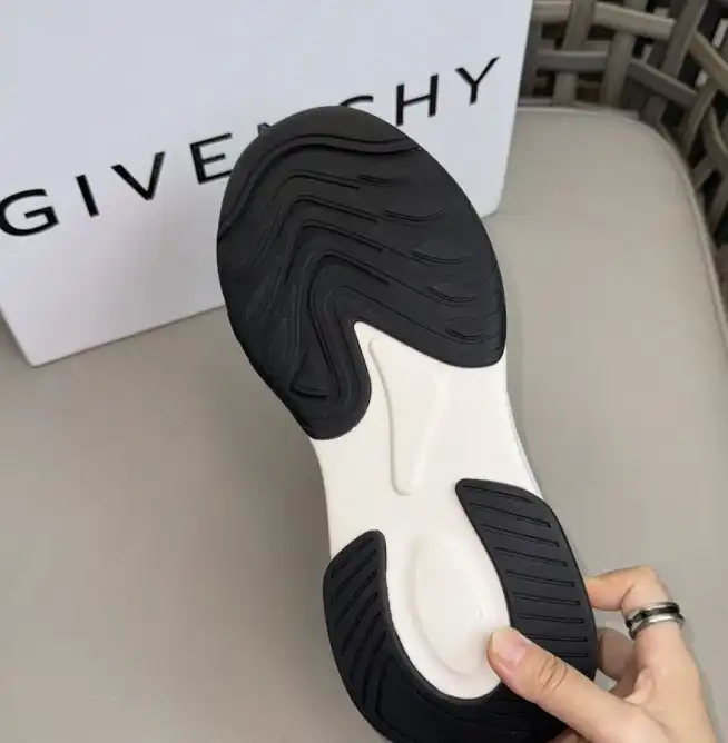 hype Givenchy Sneakers