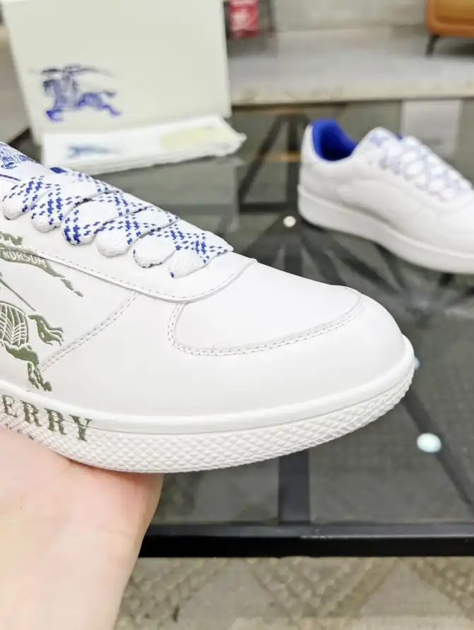 hype Burberry Sneakers