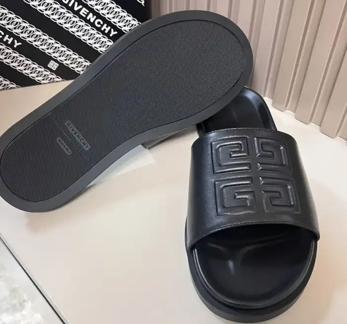 hype Givenchy Slippers