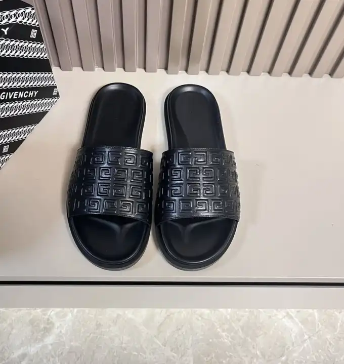 hype Givenchy Slippers