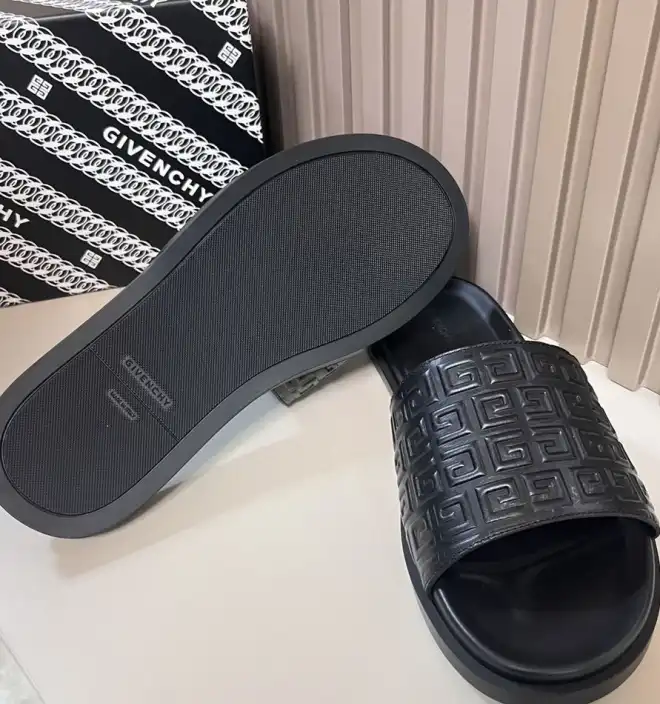 hype Givenchy Slippers