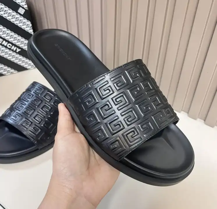 hype Givenchy Slippers