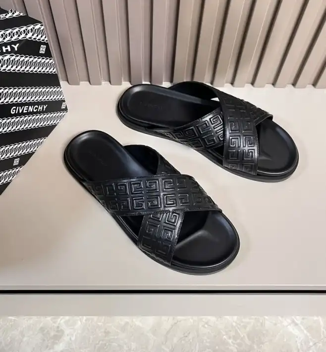 hype Givenchy Slippers