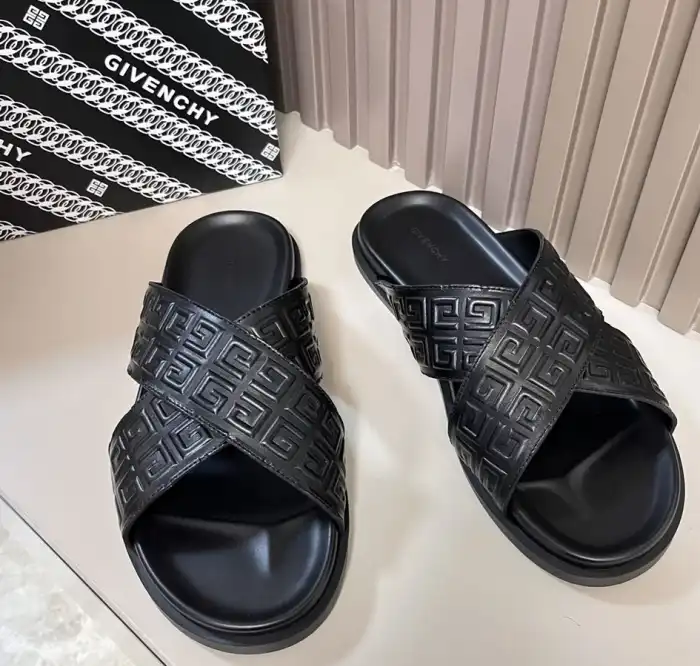 hype Givenchy Slippers