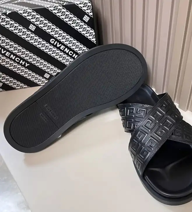 hype Givenchy Slippers