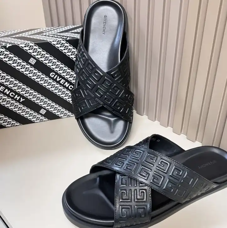 hype Givenchy Slippers