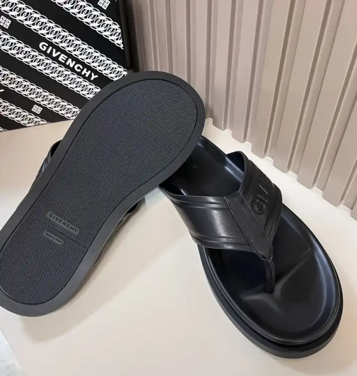 hype Givenchy Slippers