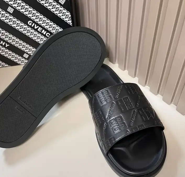 hype Givenchy Slippers