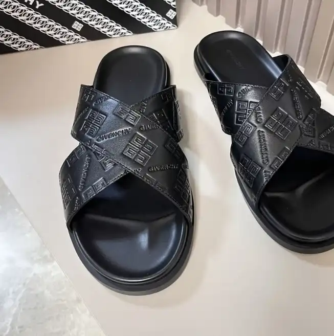 hype Givenchy Slippers