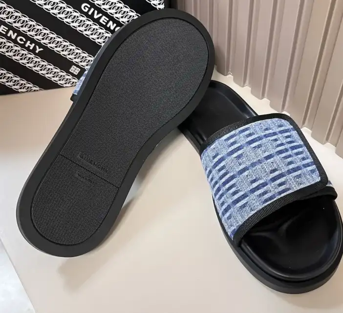 hype Givenchy Slippers