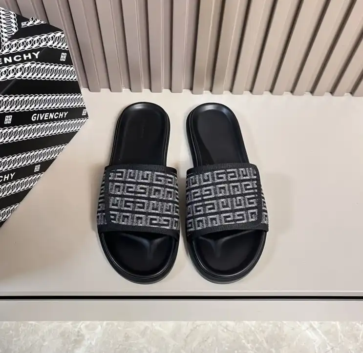 hype Givenchy Slippers