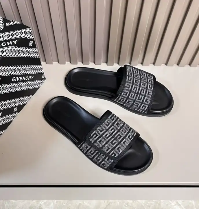 hype Givenchy Slippers