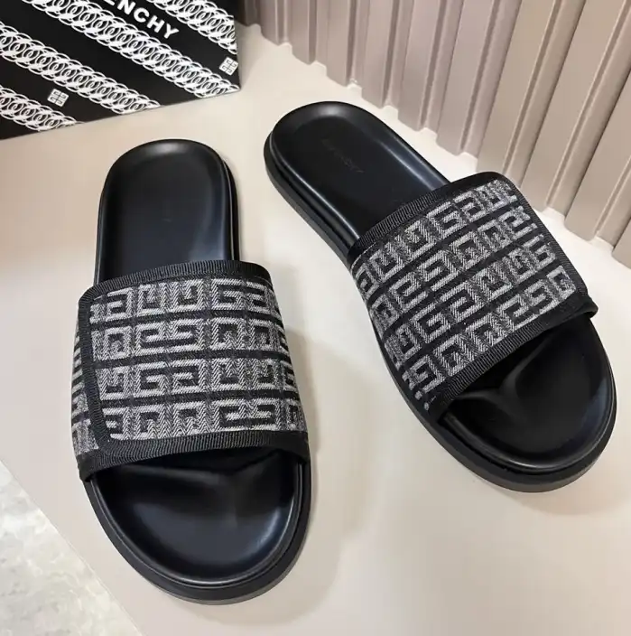 hype Givenchy Slippers