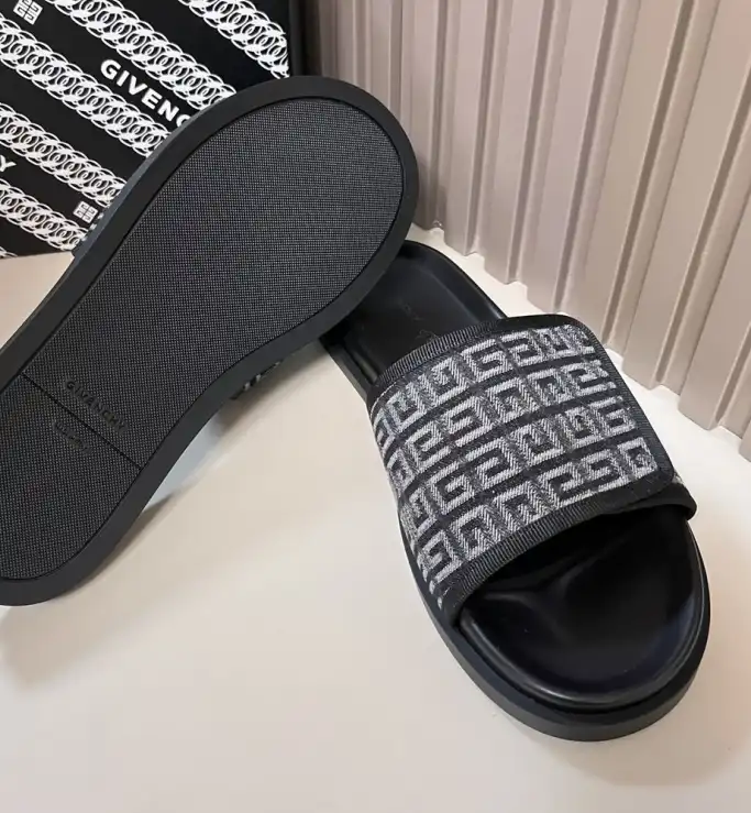 hype Givenchy Slippers