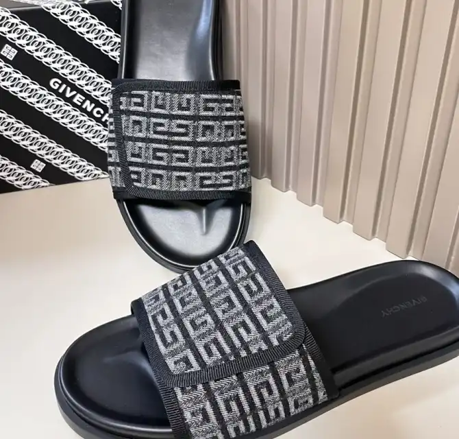 hype Givenchy Slippers