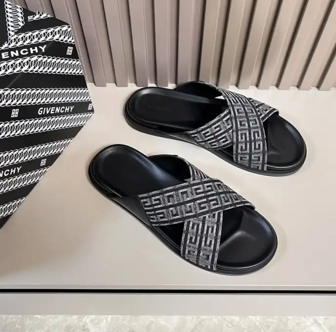 hype Givenchy Slippers